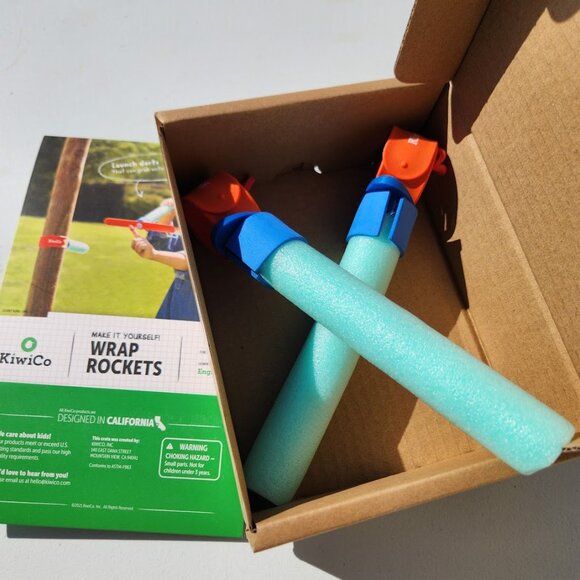 KiwiCo. Wrap Rockets Physics Engineering Launcher STEM Toy Science - Assembled - Picture 7 of 8